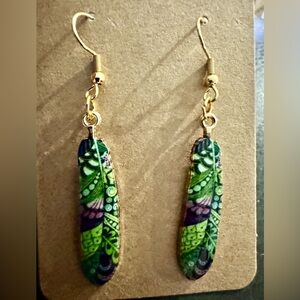 NWT Kelly green feather earrings